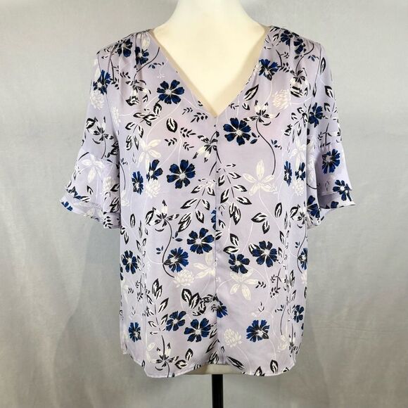 Ivanka Trump lavender white and blue floral short flutter sleeve top size small - Picture 1 of 8